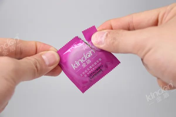 避孕套包裝打開 避孕套包裝打開